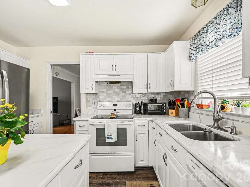 3110 Ivy Creek Road, Gastonia, NC 28056.  MLS# CAR4353331, YatesRealty ID 16362. 