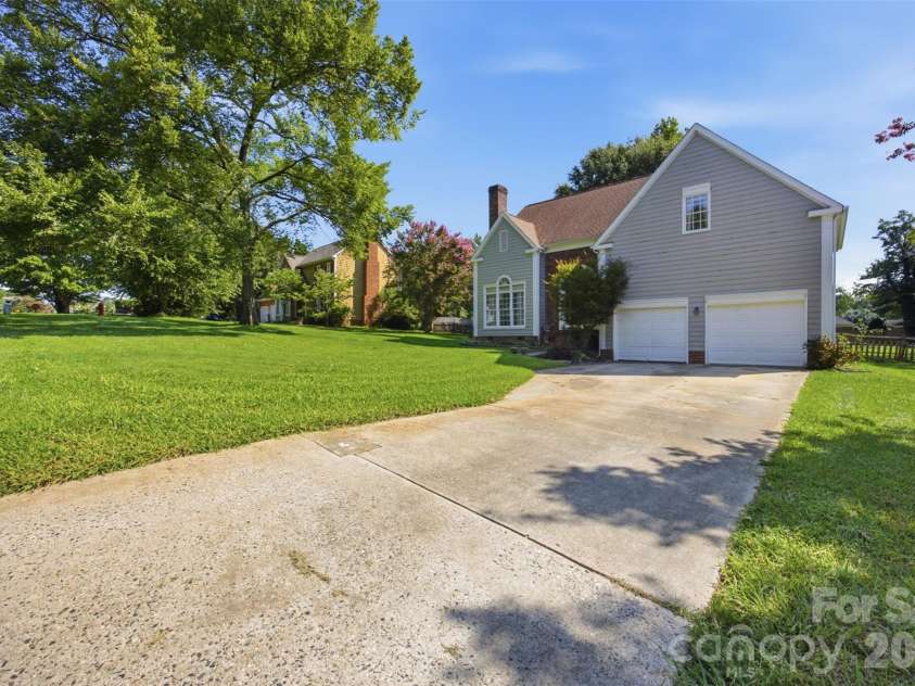 3110 Ivy Creek Road, Gastonia, NC 28056.  MLS# CAR4411311, YatesRealty ID 16362. 