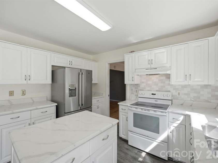 3110 Ivy Creek Road, Gastonia, NC 28056.  MLS# CAR4411311, YatesRealty ID 16362. 