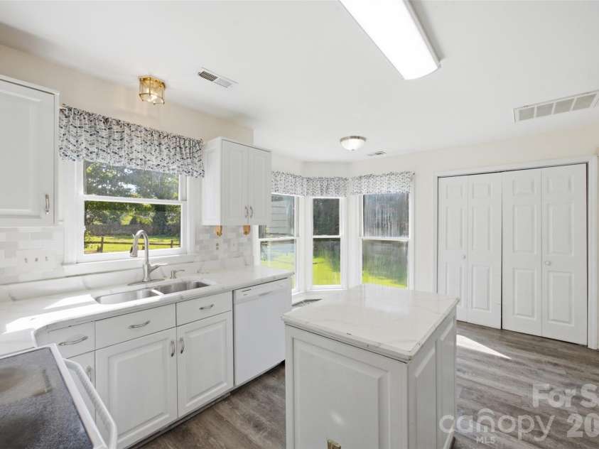 3110 Ivy Creek Road, Gastonia, NC 28056.  MLS# CAR4411311, YatesRealty ID 16362. 