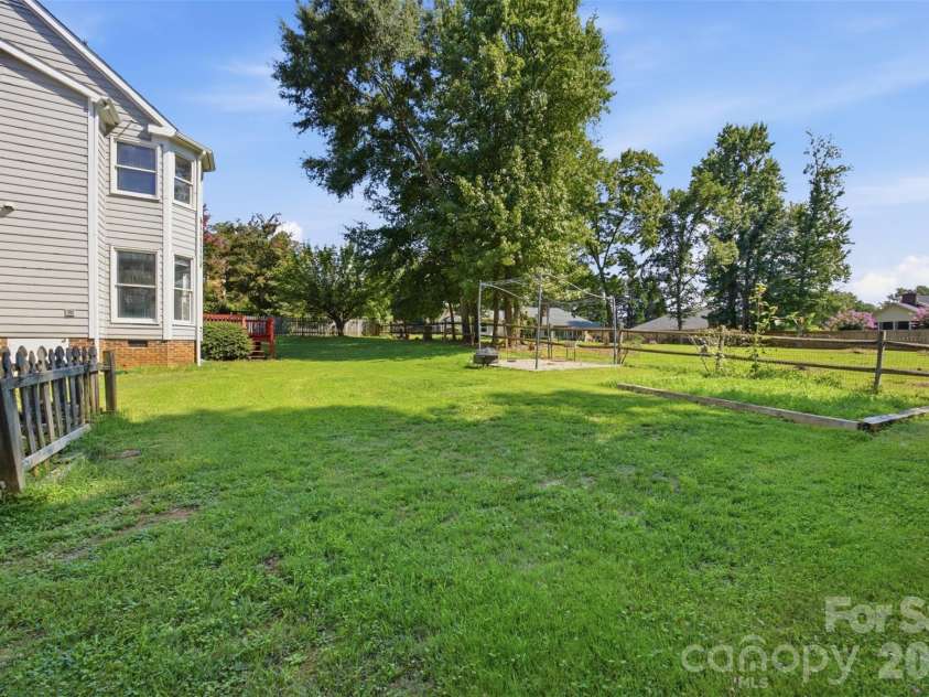 3110 Ivy Creek Road, Gastonia, NC 28056.  MLS# CAR4411311, YatesRealty ID 16362. 