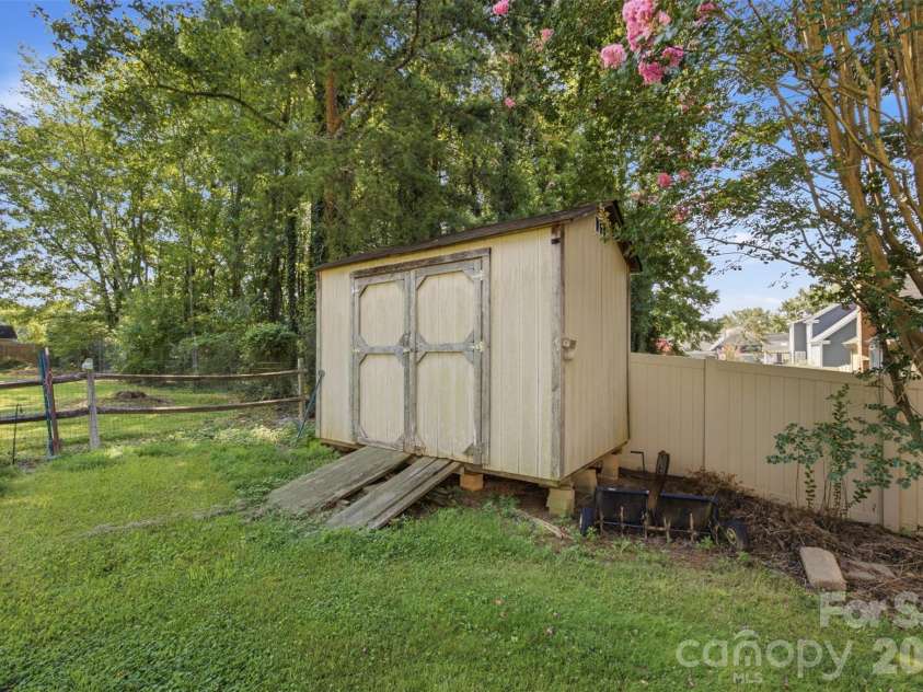 3110 Ivy Creek Road, Gastonia, NC 28056.  MLS# CAR4411311, YatesRealty ID 16362. 