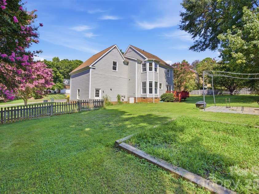 3110 Ivy Creek Road, Gastonia, NC 28056.  MLS# CAR4411311, YatesRealty ID 16362. 