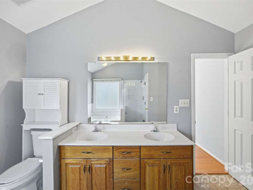 3110 Ivy Creek Road, Gastonia, NC 28056.  MLS# CAR4411311, YatesRealty ID 16362. Primary Bathroom upstatirs
