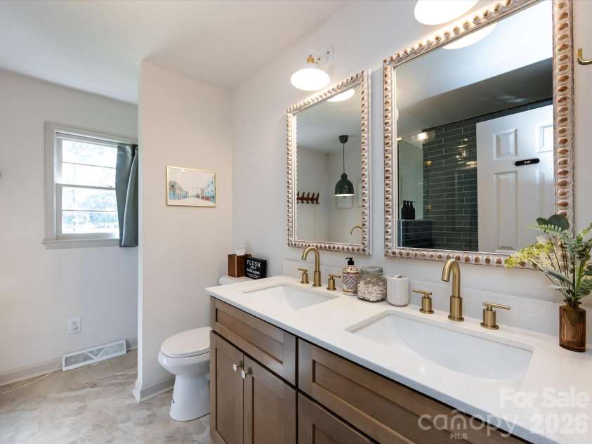 201 Browntown Road, Belmont, NC 28012.  MLS# CAR4363834, YatesRealty ID 16364. Primary Bath