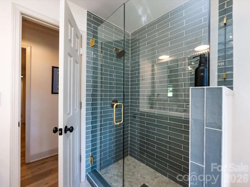 201 Browntown Road, Belmont, NC 28012.  MLS# CAR4363834, YatesRealty ID 16364. Primary Bath