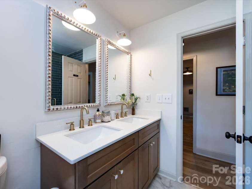 201 Browntown Road, Belmont, NC 28012.  MLS# CAR4363834, YatesRealty ID 16364. Primary Bath