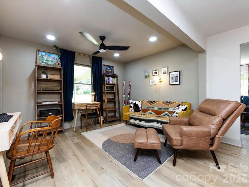 201 Browntown Road, Belmont, NC 28012.  MLS# CAR4363834, YatesRealty ID 16364. Study