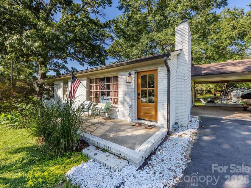 201 Browntown Road, Belmont, NC 28012.  MLS# CAR4363834, YatesRealty ID 16364. Welcome!
