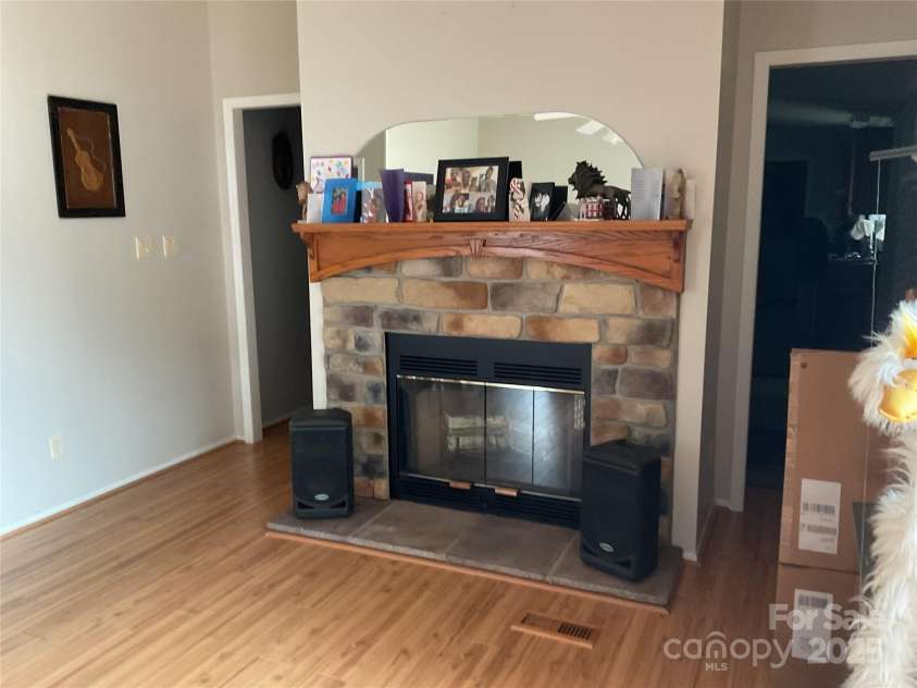 1695 Lemming Drive, Concord, NC 28025.  MLS# CAR4287250, YatesRealty ID 16365. Great room
