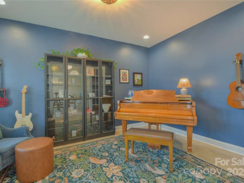 15216 Shallow Ridge Road, Charlotte, NC 28278.  MLS# CAR4264476, YatesRealty ID 16366. 