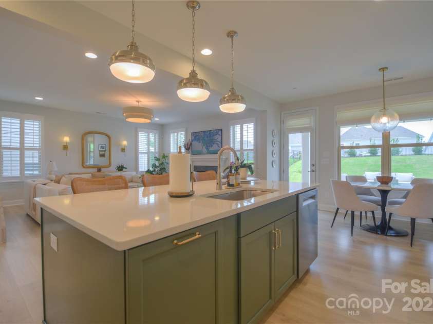 15216 Shallow Ridge Road, Charlotte, NC 28278.  MLS# CAR4264476, YatesRealty ID 16366. 