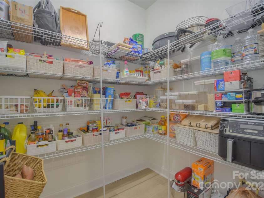 15216 Shallow Ridge Road, Charlotte, NC 28278.  MLS# CAR4264476, YatesRealty ID 16366. 