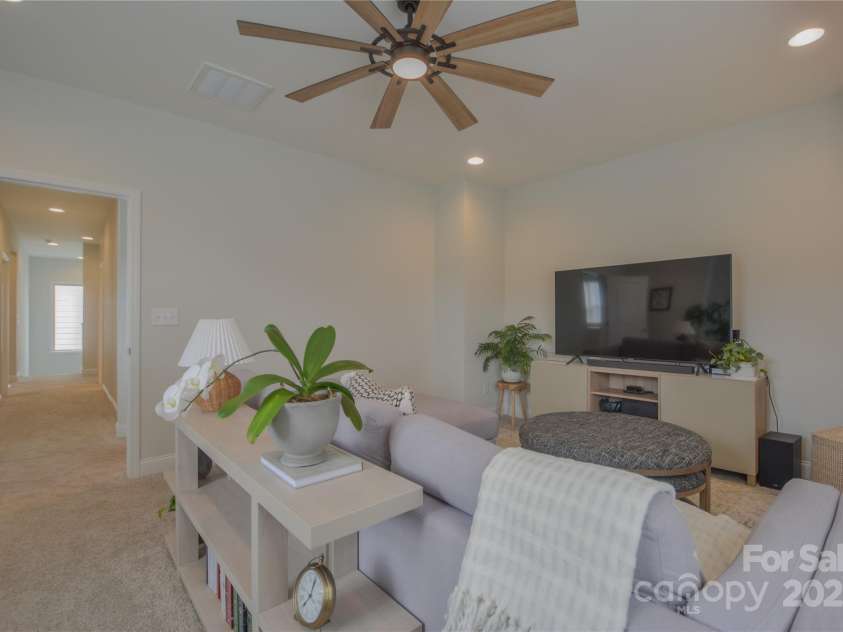 15216 Shallow Ridge Road, Charlotte, NC 28278.  MLS# CAR4264476, YatesRealty ID 16366. 
