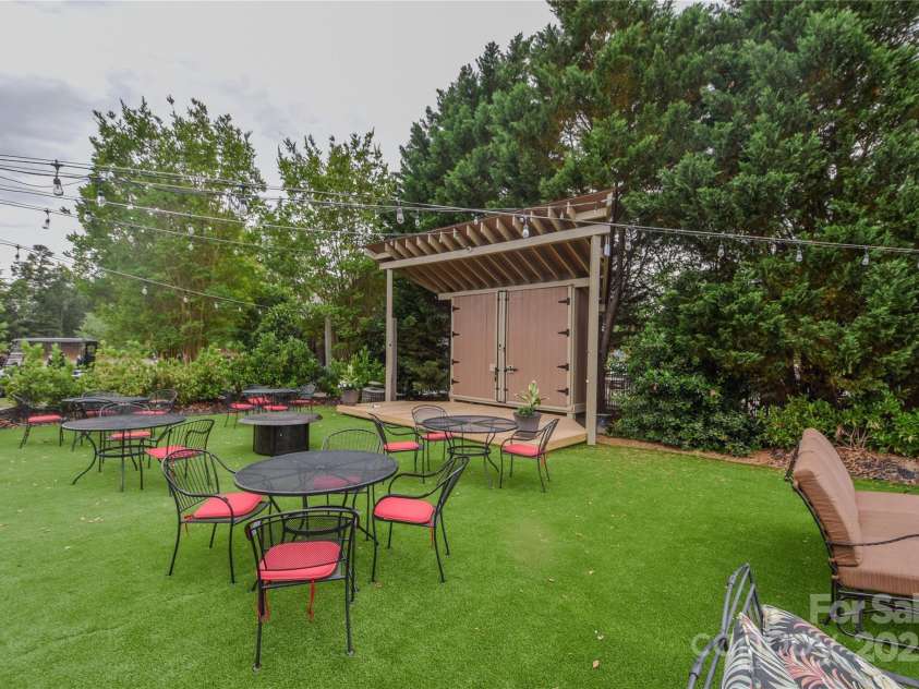 15216 Shallow Ridge Road, Charlotte, NC 28278.  MLS# CAR4264476, YatesRealty ID 16366. 