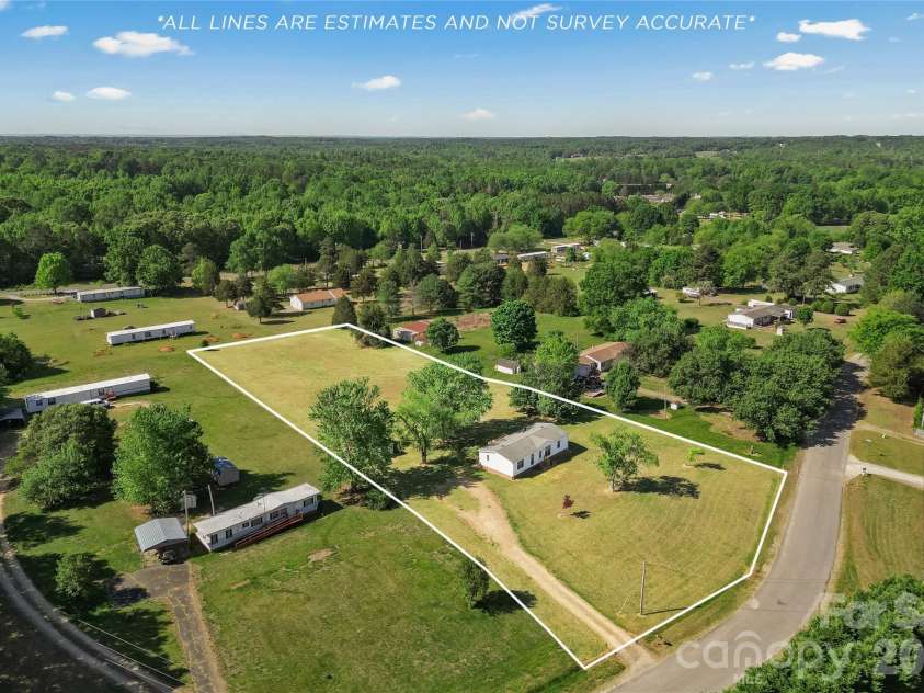 8511 Cloverfield Drive, Kannapolis, NC 28081.  MLS# CAR4372311, YatesRealty ID 16366. 