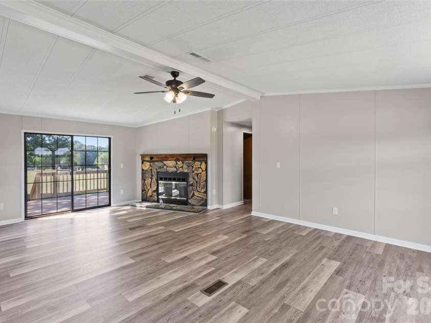 8511 Cloverfield Drive, Kannapolis, NC 28081.  MLS# CAR4372311, YatesRealty ID 16366. 