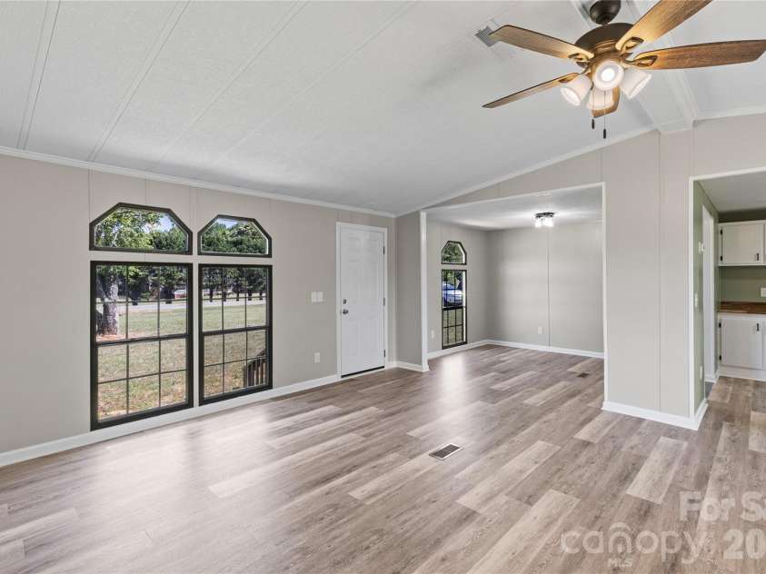 8511 Cloverfield Drive, Kannapolis, NC 28081.  MLS# CAR4372311, YatesRealty ID 16366. 