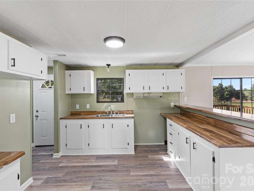 8511 Cloverfield Drive, Kannapolis, NC 28081.  MLS# CAR4372311, YatesRealty ID 16366. 