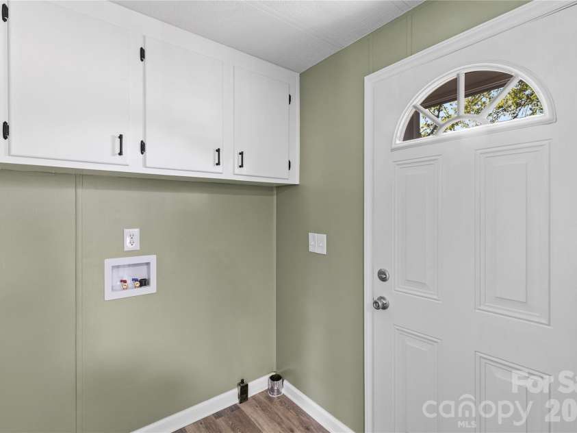 8511 Cloverfield Drive, Kannapolis, NC 28081.  MLS# CAR4372311, YatesRealty ID 16366. 