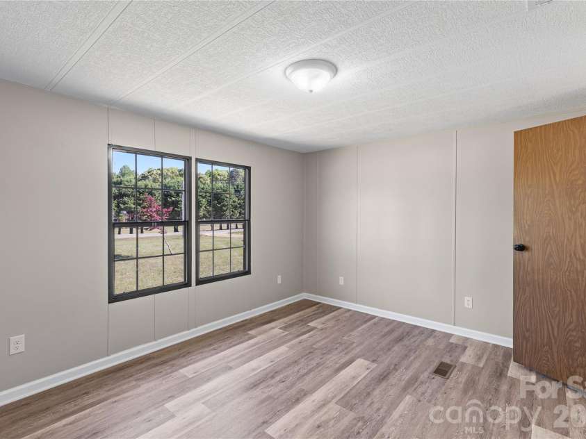 8511 Cloverfield Drive, Kannapolis, NC 28081.  MLS# CAR4372311, YatesRealty ID 16366. 