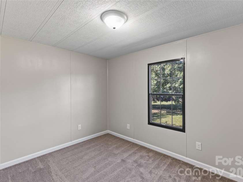 8511 Cloverfield Drive, Kannapolis, NC 28081.  MLS# CAR4372311, YatesRealty ID 16366. 