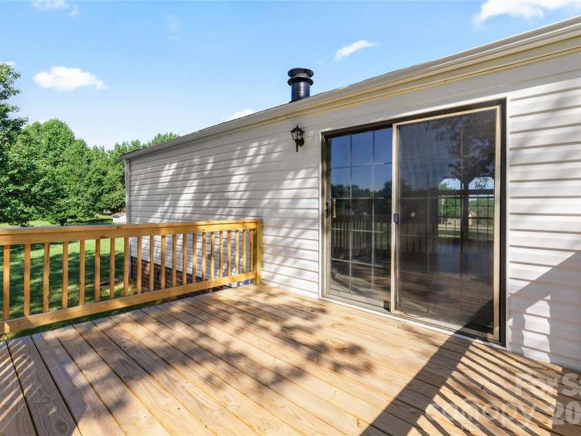 8511 Cloverfield Drive, Kannapolis, NC 28081.  MLS# CAR4372311, YatesRealty ID 16366. 