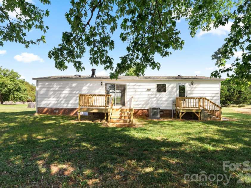 8511 Cloverfield Drive, Kannapolis, NC 28081.  MLS# CAR4372311, YatesRealty ID 16366. 