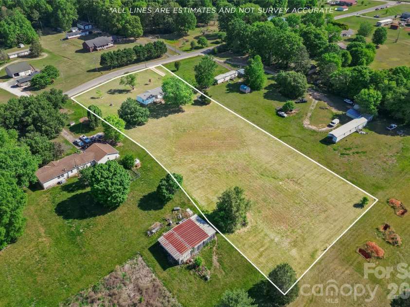 8511 Cloverfield Drive, Kannapolis, NC 28081.  MLS# CAR4372311, YatesRealty ID 16366. 