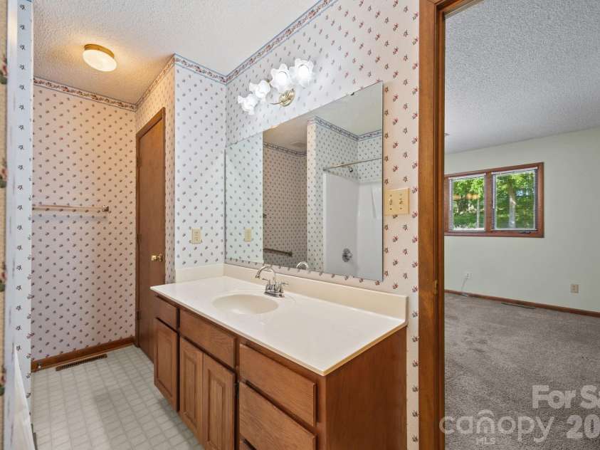 1305 Wellington Hills Circle, Salisbury, NC 28147.  MLS# CAR4374842, YatesRealty ID 16367. 