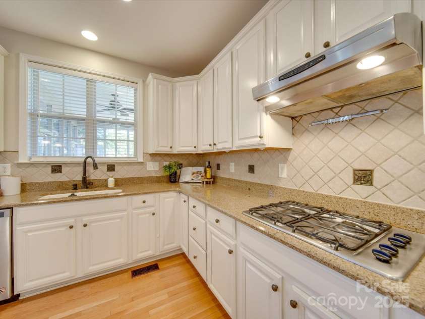 1708 Aringill Lane, Matthews, NC 28104.  MLS# CAR4256732, YatesRealty ID 16367. 