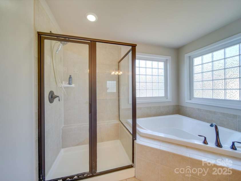 1708 Aringill Lane, Matthews, NC 28104.  MLS# CAR4256732, YatesRealty ID 16367. 