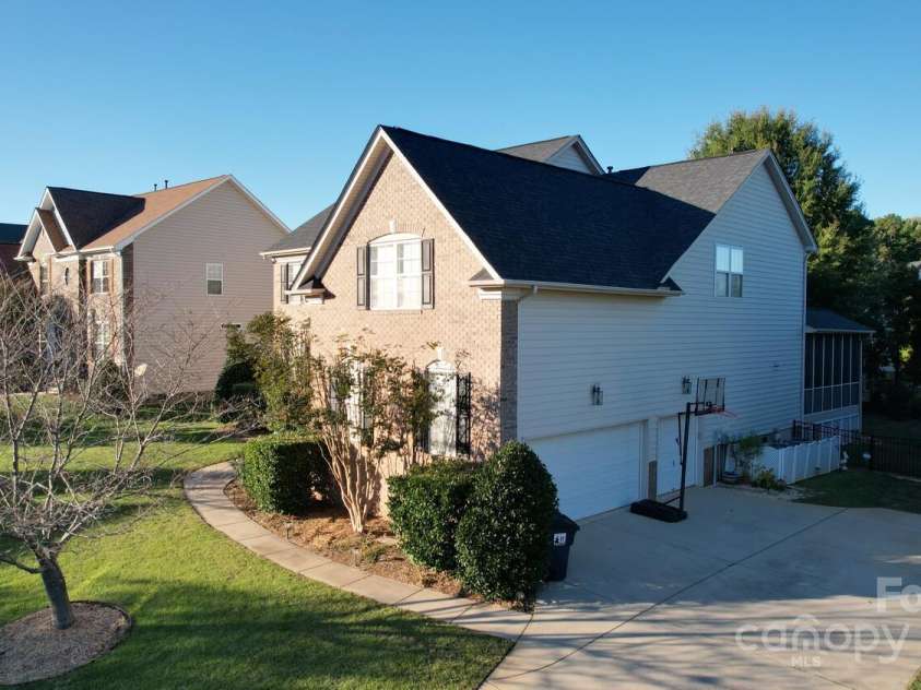 1708 Aringill Lane, Matthews, NC 28104.  MLS# CAR4256732, YatesRealty ID 16367. 