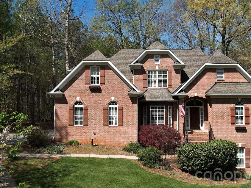 4709 Trey View Court, Mint Hill, NC 28227.  MLS# CAR4173427, YatesRealty ID 16368. Hidden Forest treed common area adjoins rear of this lot for added privacy.  HF common area across cul-de-sac from this home adds more year round privacy with beauty of even  more trees!!  