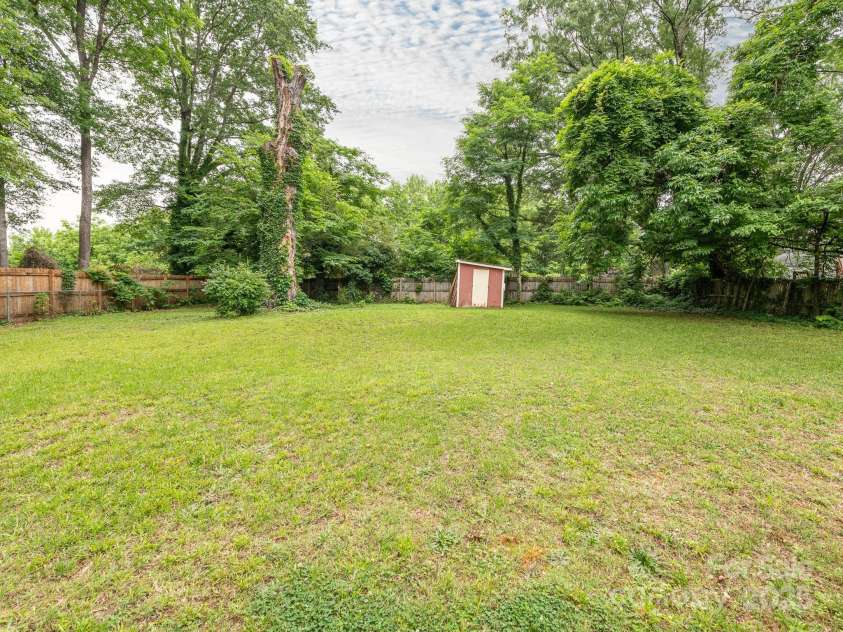 5629 Ruth Drive, Charlotte, NC 28215.  MLS# CAR4260955, YatesRealty ID 16368. 