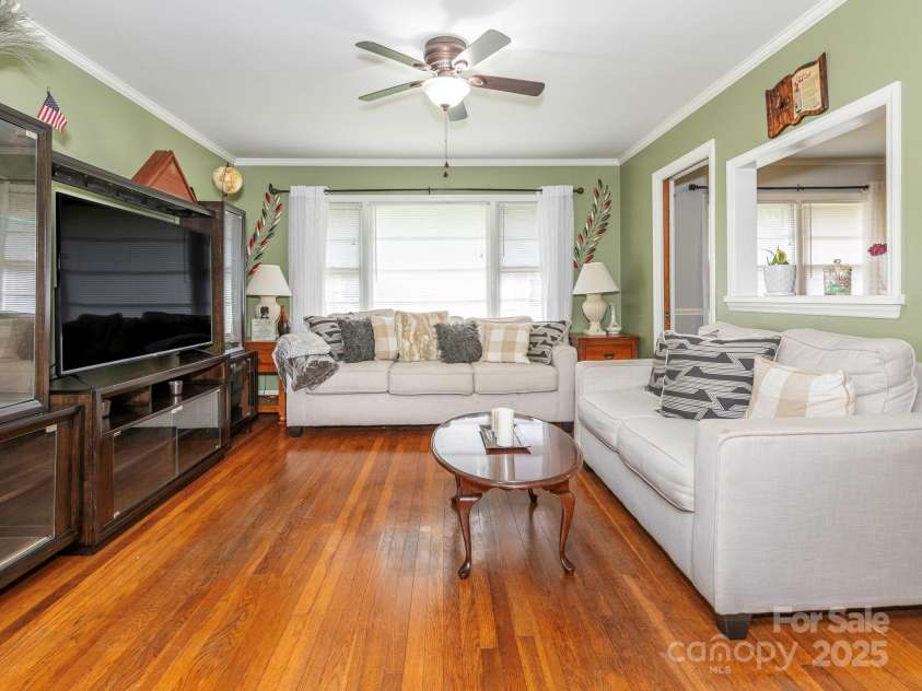 5629 Ruth Drive, Charlotte, NC 28215.  MLS# CAR4260955, YatesRealty ID 16368. Bright Living Room with picture window and lots of natural light.