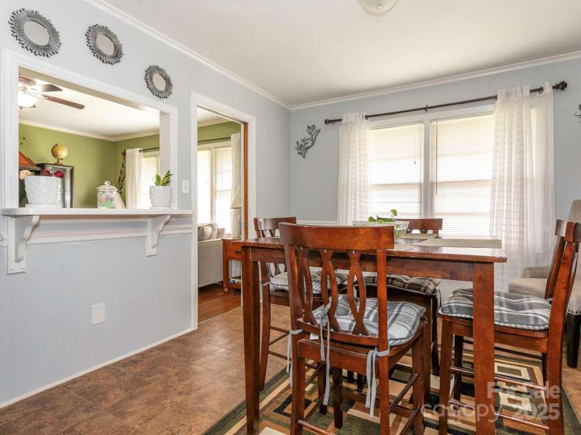 5629 Ruth Drive, Charlotte, NC 28215.  MLS# CAR4260955, YatesRealty ID 16368. Kitchen dining area