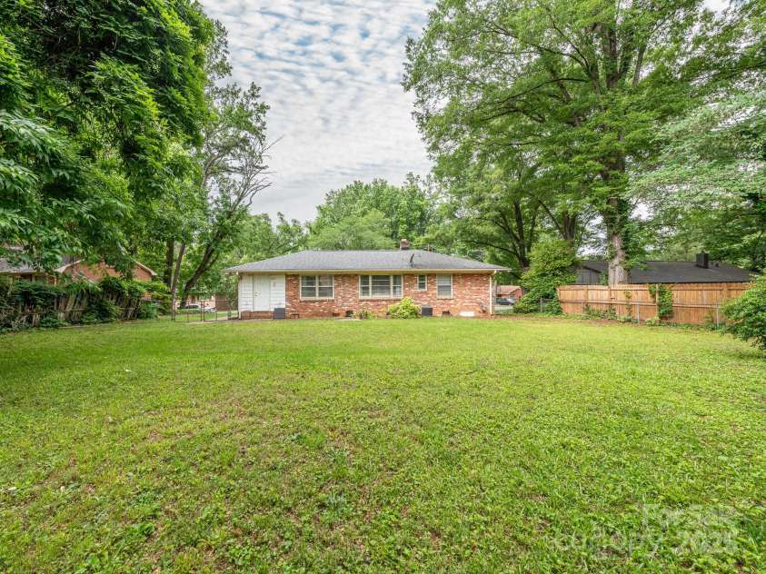 5629 Ruth Drive, Charlotte, NC 28215.  MLS# CAR4260955, YatesRealty ID 16368. Large backyard perfect for landscaping