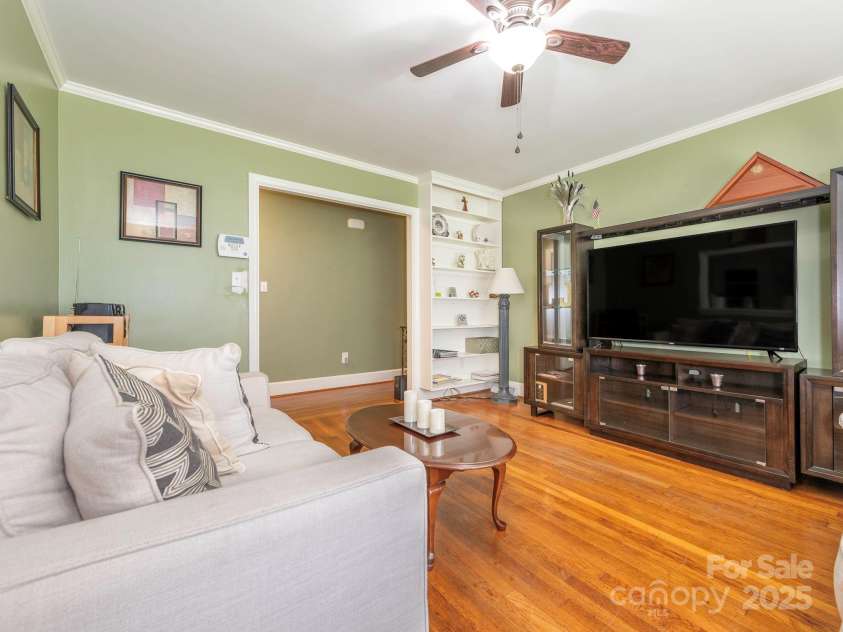 5629 Ruth Drive, Charlotte, NC 28215.  MLS# CAR4260955, YatesRealty ID 16368. Living Room