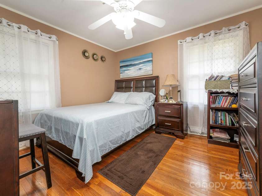 5629 Ruth Drive, Charlotte, NC 28215.  MLS# CAR4260955, YatesRealty ID 16368. Primary bedroom w/private half bath