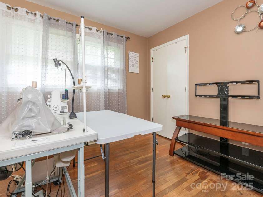 5629 Ruth Drive, Charlotte, NC 28215.  MLS# CAR4260955, YatesRealty ID 16368. Secondary bedroom