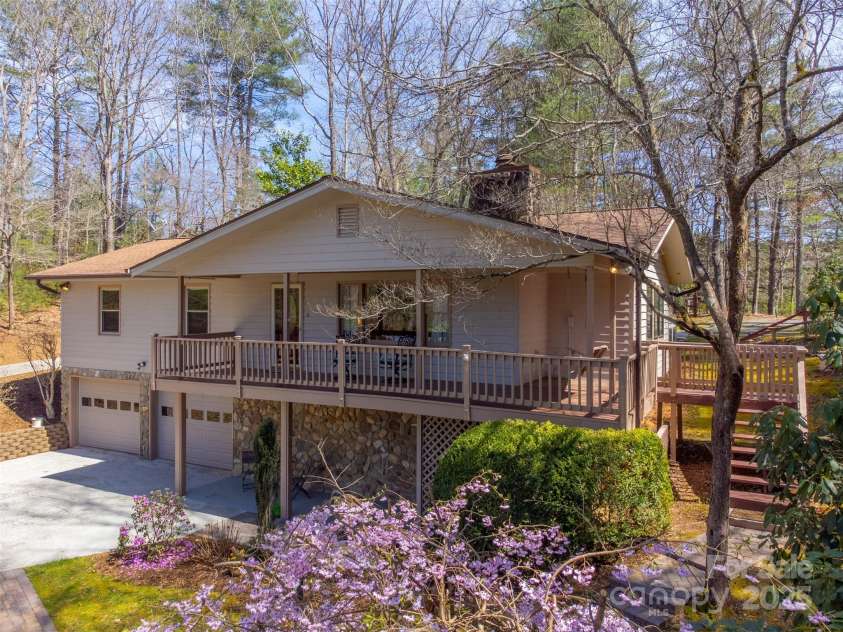 311 Winding Way Drive, Franklin, NC 28734.  MLS# CAR4245475, YatesRealty ID 16369. 