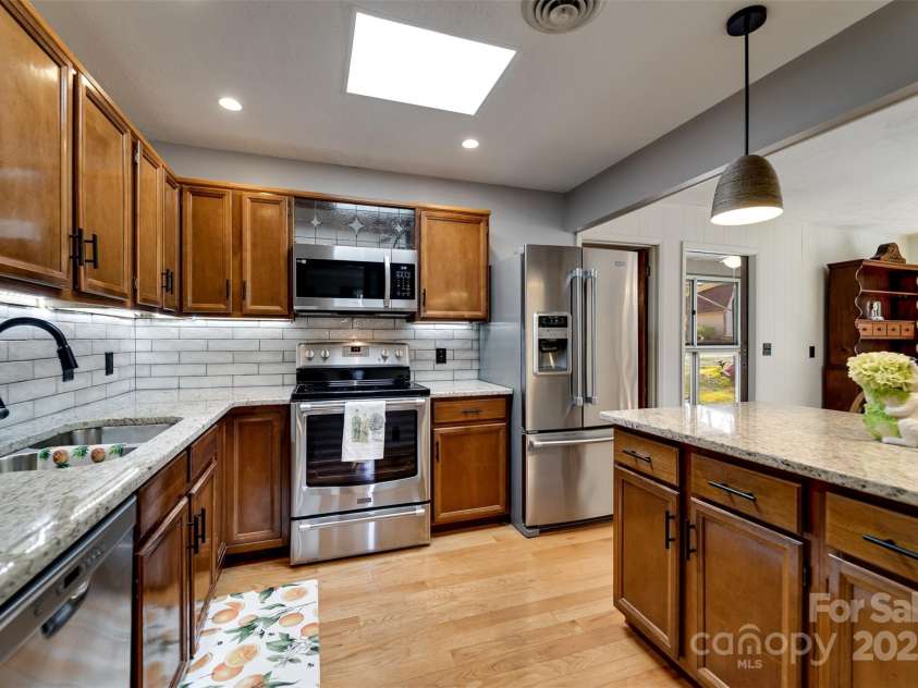 311 Winding Way Drive, Franklin, NC 28734.  MLS# CAR4245475, YatesRealty ID 16369. 