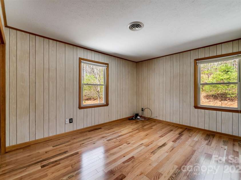 311 Winding Way Drive, Franklin, NC 28734.  MLS# CAR4245475, YatesRealty ID 16369. 