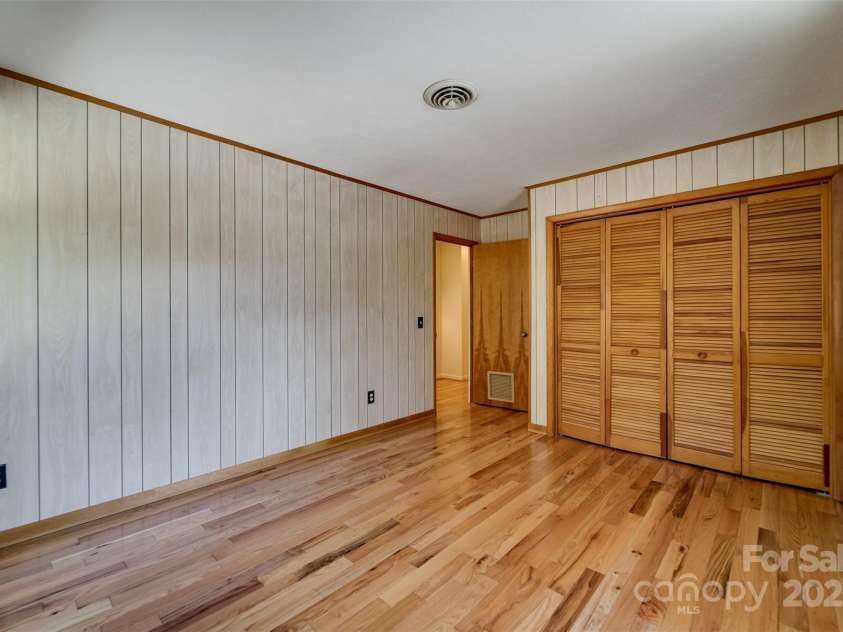 311 Winding Way Drive, Franklin, NC 28734.  MLS# CAR4245475, YatesRealty ID 16369. 