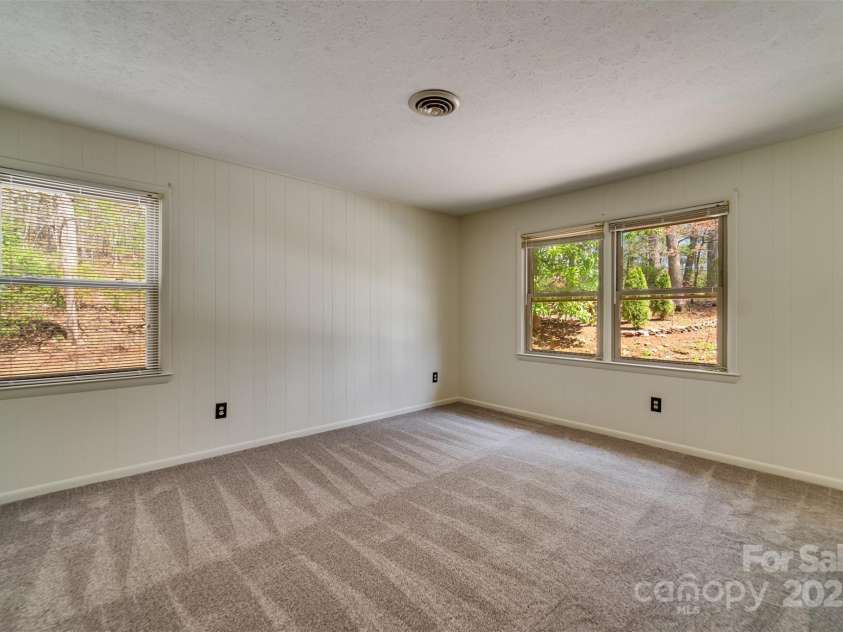 311 Winding Way Drive, Franklin, NC 28734.  MLS# CAR4245475, YatesRealty ID 16369. 