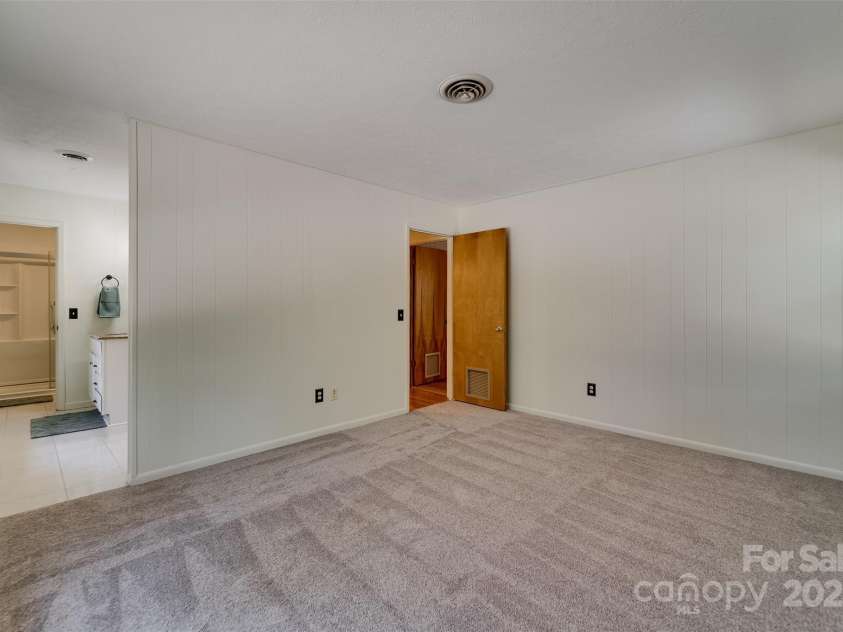 311 Winding Way Drive, Franklin, NC 28734.  MLS# CAR4245475, YatesRealty ID 16369. 