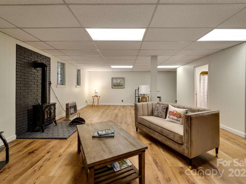 311 Winding Way Drive, Franklin, NC 28734.  MLS# CAR4245475, YatesRealty ID 16369. 