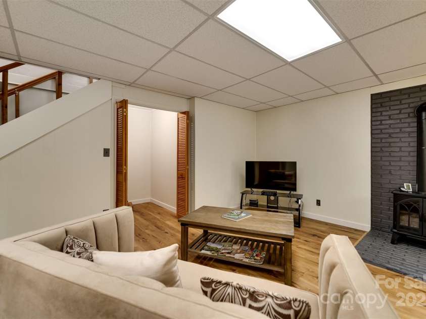 311 Winding Way Drive, Franklin, NC 28734.  MLS# CAR4245475, YatesRealty ID 16369. 