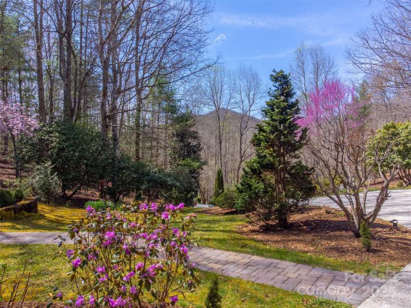311 Winding Way Drive, Franklin, NC 28734.  MLS# CAR4245475, YatesRealty ID 16369. 